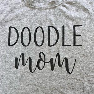 ‘Doodle Mom’ t-shirt Sz. L Like New